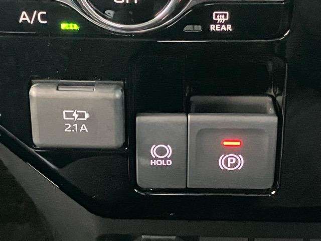 トール カスタムＧ　両側電動スライドドア・プッシュボタンスタート・ステアリングスイッチ・オートエアコン・キーフリー・コーナーセンサー・ウォークスルー・アルミホイール・パワーウィンドウ（8枚目）