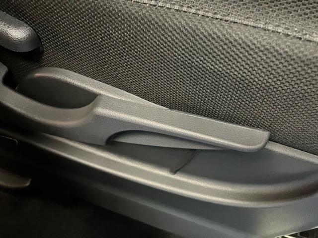 トール カスタムＧ　両側電動スライドドア・プッシュボタンスタート・ステアリングスイッチ・オートエアコン・キーフリー・コーナーセンサー・ウォークスルー・アルミホイール・パワーウィンドウ（36枚目）