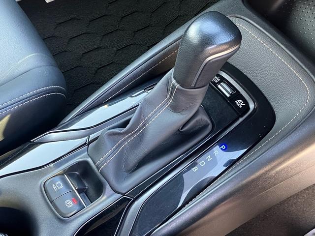 カローラツーリング ハイブリッド　ダブルバイビー　ＥＴＣ・ドラレコ・バックモニター・プッシュボタンスタート・ステアリングスイッチ・オートエアコン・キーフリー・アルミホイール・パワーウィンドウ（9枚目）