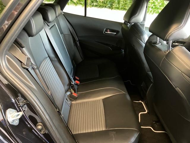 カローラツーリング ハイブリッド　ダブルバイビー　ＥＴＣ・ドラレコ・バックモニター・プッシュボタンスタート・ステアリングスイッチ・オートエアコン・キーフリー・アルミホイール・パワーウィンドウ（19枚目）