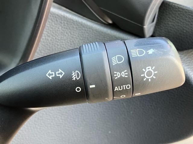 カローラツーリング ハイブリッド　ダブルバイビー　ＥＴＣ・ドラレコ・バックモニター・プッシュボタンスタート・ステアリングスイッチ・オートエアコン・キーフリー・アルミホイール・パワーウィンドウ（38枚目）