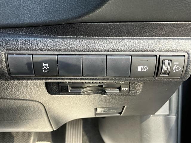 カローラツーリング ハイブリッド　ダブルバイビー　ＥＴＣ・ドラレコ・バックモニター・プッシュボタンスタート・ステアリングスイッチ・オートエアコン・キーフリー・アルミホイール・パワーウィンドウ（39枚目）