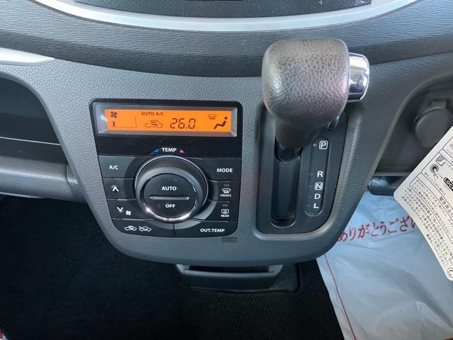 ワゴンＲ ２０周年記念車　バックモニター・アイドリングストップ・ステアリングスイッチ・キーフリーシステム・オートエアコン・アルミホイール・パワーウィンドウ（9枚目）