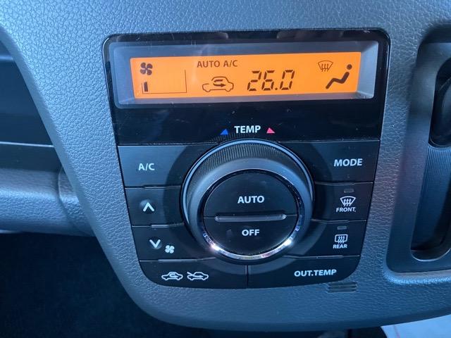 ワゴンＲ ２０周年記念車　バックモニター・アイドリングストップ・ステアリングスイッチ・キーフリーシステム・オートエアコン・アルミホイール・パワーウィンドウ（10枚目）