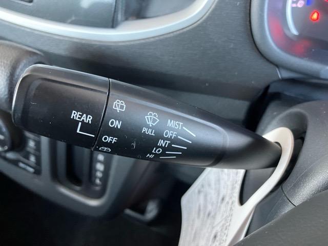 ワゴンＲ ２０周年記念車　バックモニター・アイドリングストップ・ステアリングスイッチ・キーフリーシステム・オートエアコン・アルミホイール・パワーウィンドウ（12枚目）