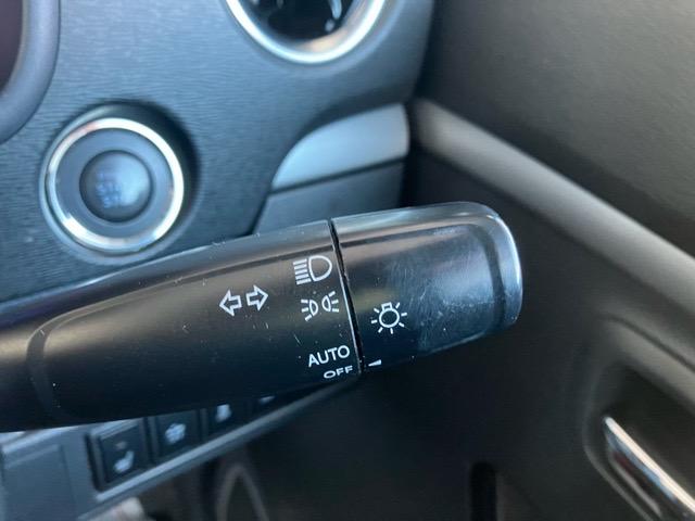 ワゴンＲ ２０周年記念車　バックモニター・アイドリングストップ・ステアリングスイッチ・キーフリーシステム・オートエアコン・アルミホイール・パワーウィンドウ（13枚目）