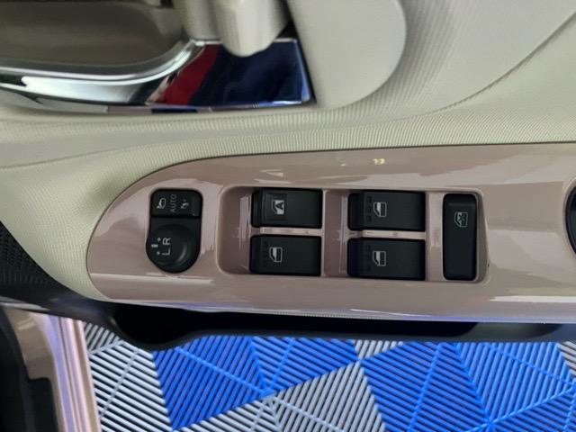 ムーヴキャンバス Ｘリミテッドメイクアップ　ＳＡＩＩ　アウトレット車・現状渡し・両側電動スライドドア・ＥＴＣ・プッシュボタンスタート・ステアリングスイッチ・オートエアコン・キーフリーシステム・ベンチシート・パワーウィンドウ（5枚目）