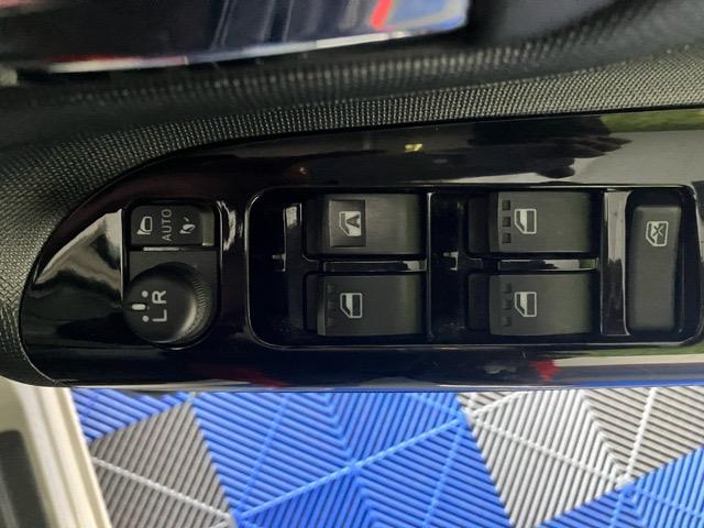 ムーヴキャンバス ＧブラックアクセントＶＳ　ＳＡＩＩＩ　両側電動スライドドア・パノラマモニター・プッシュボタンスタート・ステアリングスイッチ・オートエアコン・キーフリー・オートハイビーム・ベンチシート・運転席シートヒーター・パワーウィンドウ（13枚目）