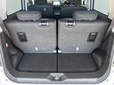 バックドアは跳ね上げ式!リヤシートの背もたれを倒すことでさらに奥行きが!