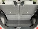 バックドアは跳ね上げ式!リヤシートの背もたれを倒すことでさらに奥行きが!