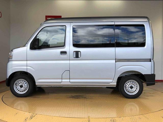 ハイゼットカーゴ ＤＸ　４ＷＤ　ＡＭ／ＦＭラジオ　　マニュアルエアコン　パワーステアリング　パワードアロック　キーレスエントリー　衝突被害軽減システム　横滑り防止機能　アイドリングストップ　オートライト　ＡＢＳ（7枚目）