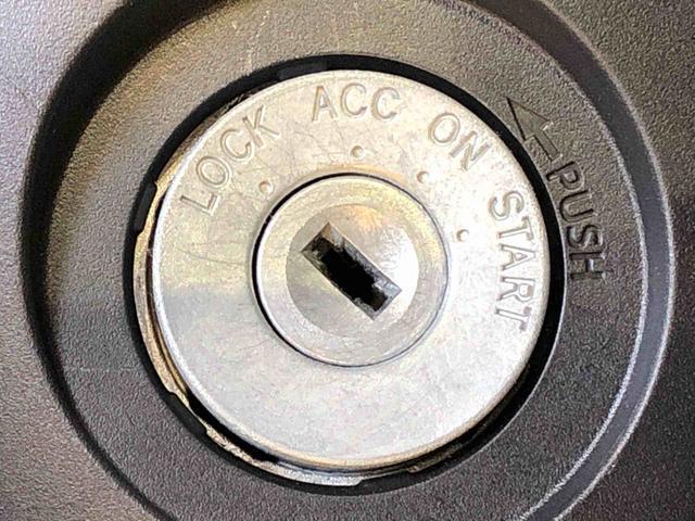 ハイゼットカーゴ ＤＸ　４ＷＤ　ＡＭ／ＦＭラジオ　　マニュアルエアコン　パワーステアリング　パワードアロック　キーレスエントリー　衝突被害軽減システム　横滑り防止機能　アイドリングストップ　オートライト　ＡＢＳ（35枚目）
