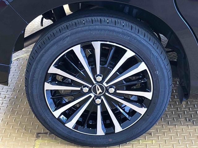 スタイリッシュなデザインのアルミホイール