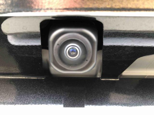 バックカメラ付きで後方の障害物を確認出来るから安心です。