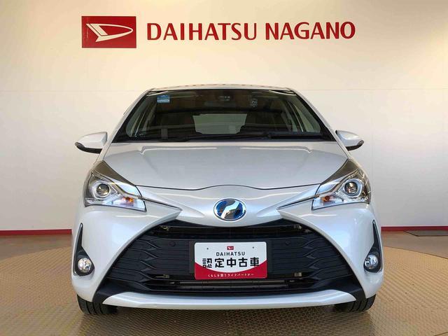 ヴィッツ ハイブリッドU 2WD 衝突被害軽減システム 横滑り防止機能 シートヒーター オートライト プッシュスタート スマートキー オートエアコン パワステ パワーウインドウ 電動格納ドアミラー ABS(4枚目)