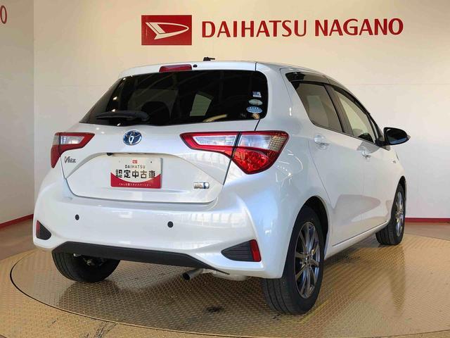 ヴィッツ ハイブリッドU 2WD 衝突被害軽減システム 横滑り防止機能 シートヒーター オートライト プッシュスタート スマートキー オートエアコン パワステ パワーウインドウ 電動格納ドアミラー ABS(10枚目)