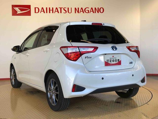 ヴィッツ ハイブリッドU 2WD 衝突被害軽減システム 横滑り防止機能 シートヒーター オートライト プッシュスタート スマートキー オートエアコン パワステ パワーウインドウ 電動格納ドアミラー ABS(11枚目)