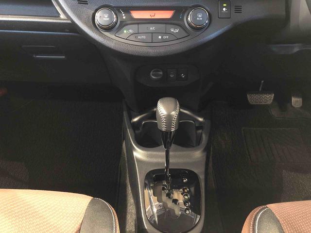 ヴィッツ ハイブリッドU 2WD 衝突被害軽減システム 横滑り防止機能 シートヒーター オートライト プッシュスタート スマートキー オートエアコン パワステ パワーウインドウ 電動格納ドアミラー ABS(13枚目)