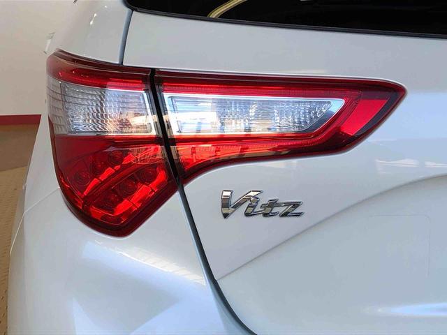 ヴィッツ ハイブリッドU 2WD 衝突被害軽減システム 横滑り防止機能 シートヒーター オートライト プッシュスタート スマートキー オートエアコン パワステ パワーウインドウ 電動格納ドアミラー ABS(32枚目)