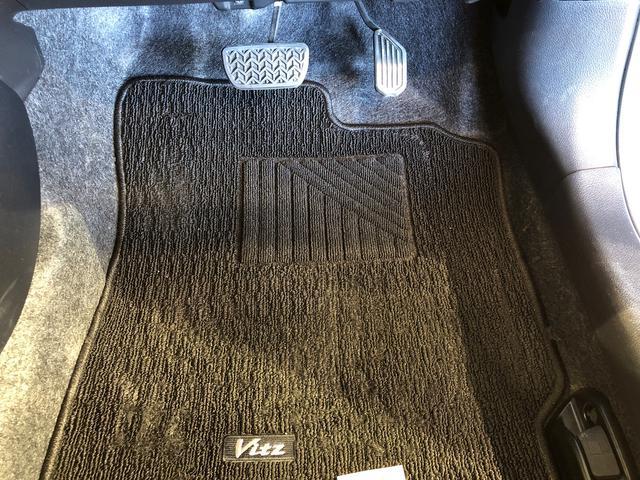 ヴィッツ ハイブリッドU 2WD 衝突被害軽減システム 横滑り防止機能 シートヒーター オートライト プッシュスタート スマートキー オートエアコン パワステ パワーウインドウ 電動格納ドアミラー ABS(37枚目)