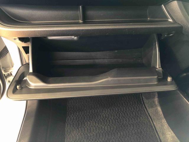 ヴィッツ ハイブリッドU 2WD 衝突被害軽減システム 横滑り防止機能 シートヒーター オートライト プッシュスタート スマートキー オートエアコン パワステ パワーウインドウ 電動格納ドアミラー ABS(40枚目)