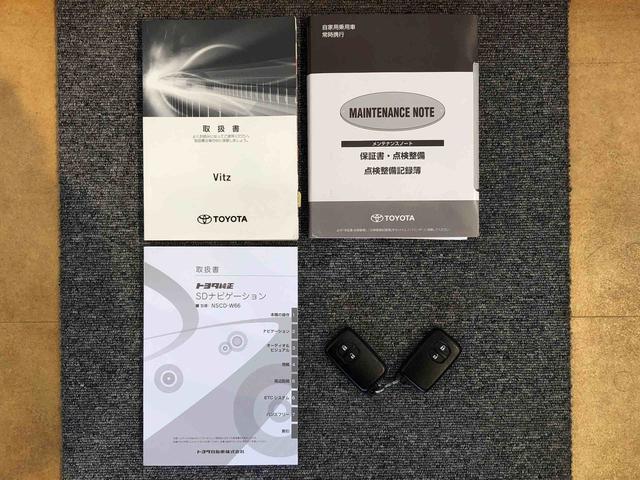 ヴィッツ ハイブリッドU 2WD 衝突被害軽減システム 横滑り防止機能 シートヒーター オートライト プッシュスタート スマートキー オートエアコン パワステ パワーウインドウ 電動格納ドアミラー ABS(44枚目)