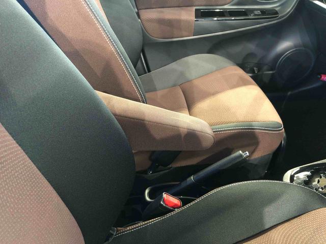 ヴィッツ ハイブリッドU 2WD 衝突被害軽減システム 横滑り防止機能 シートヒーター オートライト プッシュスタート スマートキー オートエアコン パワステ パワーウインドウ 電動格納ドアミラー ABS(52枚目)