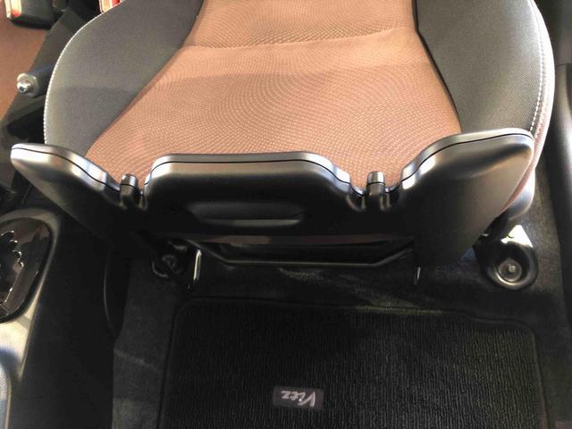 ヴィッツ ハイブリッドU 2WD 衝突被害軽減システム 横滑り防止機能 シートヒーター オートライト プッシュスタート スマートキー オートエアコン パワステ パワーウインドウ 電動格納ドアミラー ABS(54枚目)