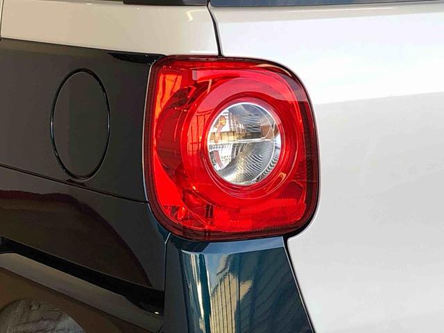 ムーヴキャンバス ストライプスＧターボ　２ＷＤ　ターボ　両側電動スライドドア　オートライト　衝突被害軽減システム　横滑り防止機能　プッシュスタート　スマートキー　オートエアコン　電動格納ドアミラー　アイドリングストップ　ＡＢＳ（32枚目）