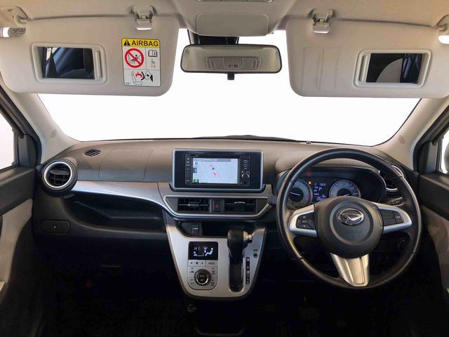 ちょっとした身だしなみがチェックできるミラー付きサンバイザーが付いています。