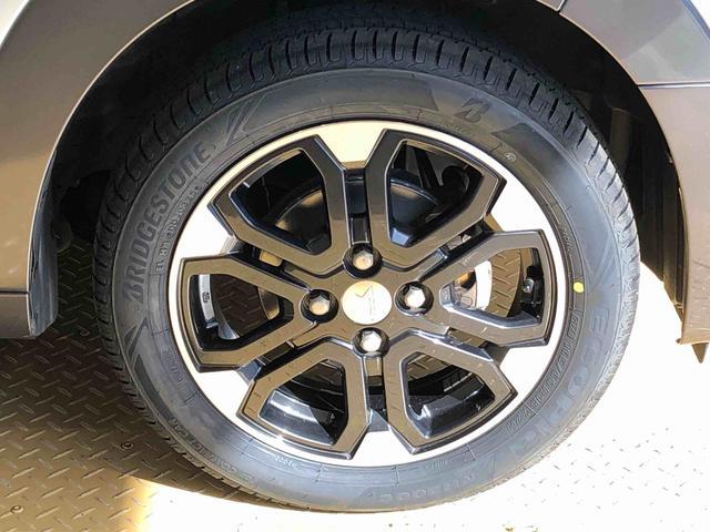 スタイリッシュなデザインのアルミホイール