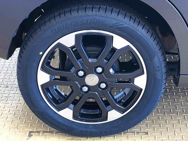 スタイリッシュなデザインのアルミホイール