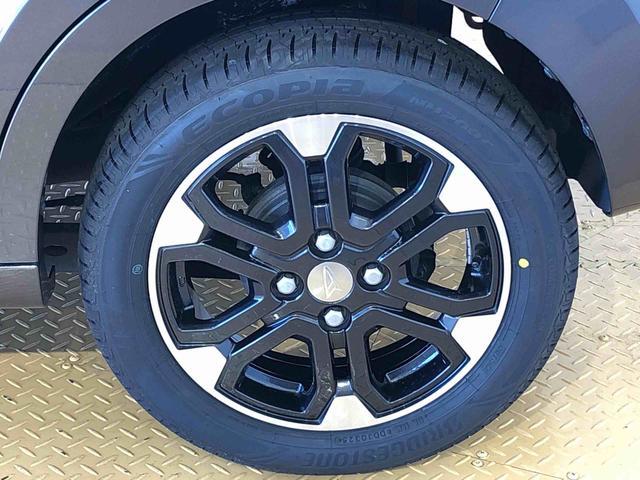 スタイリッシュなデザインのアルミホイール