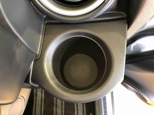 便利なドリンクホルダーが付いています。