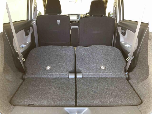 リヤシートは使い勝手も良く、簡単に倒すことができます。