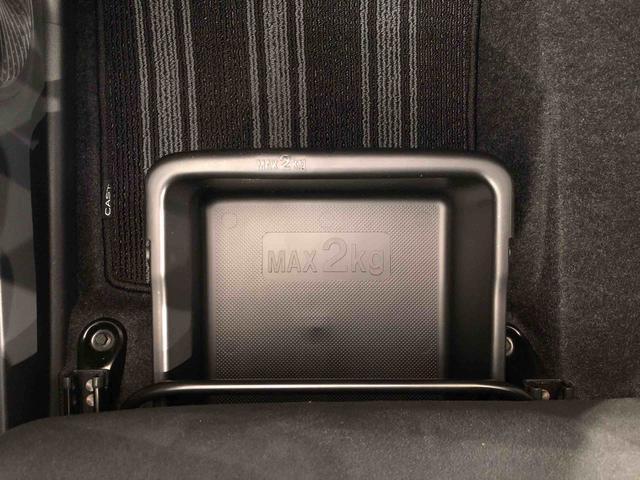 収納ボックスがついており便利に使用出来ます。