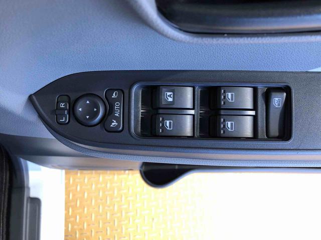 タント Xセレクション 4WD シートヒーター 片側電動スライドドア アイドリングストップ プッシュスタート スマートキー 衝突被害軽減システム 横滑り防止機能 オートライト オートエアコン ABS(34枚目)