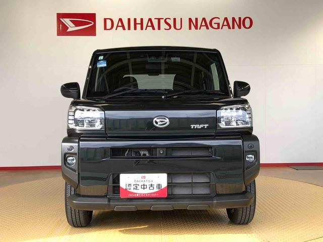 タフト Ｇターボ　２ＷＤ　ターボ　スカイルーフ　　プッシュスタート　スマートキー　オートライト　オートエアコン　電動パーキングブレーキ　衝突被害軽減システム　横滑り防止機能　シートヒーター　新品ナビ（4枚目）