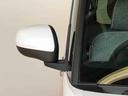 便利な電動格納ドアミラー付きです。