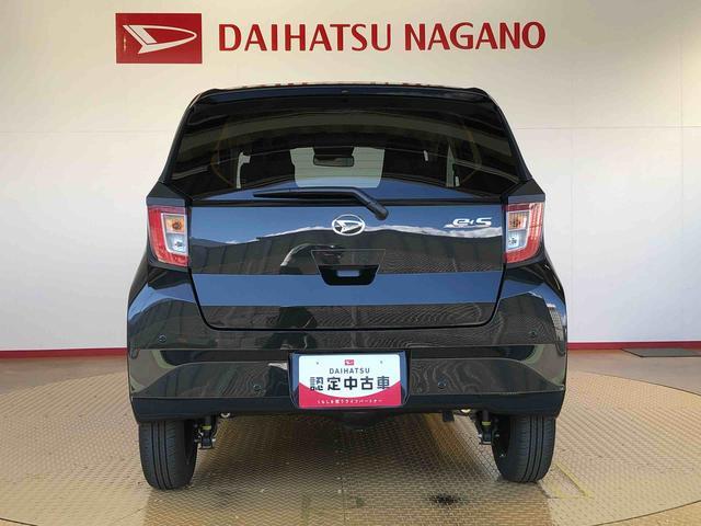 ミライース Ｘ　ＳＡＩＩＩ　４ＷＤ　アイドリングストップ　キーレスエントリー　衝突被害軽減システム　横滑り防止機能　電動格納ドアミラー　オートライト　マニュアルエアコン　パワステ　パワーウインドウ　ＡＢＳ（5枚目）