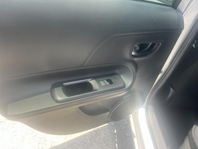 アクア 　キーレス　アイドリングストップ　電動格納ミラー　衝突安全ボディ　禁煙車　ＡＢＳＢｌｕｅｔｏｏｔｈ付き　バックカメラ（44枚目）