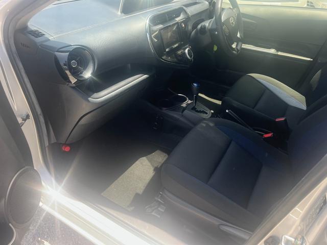 アクア 　キーレス　アイドリングストップ　電動格納ミラー　衝突安全ボディ　禁煙車　ＡＢＳＢｌｕｅｔｏｏｔｈ付き　バックカメラ（46枚目）