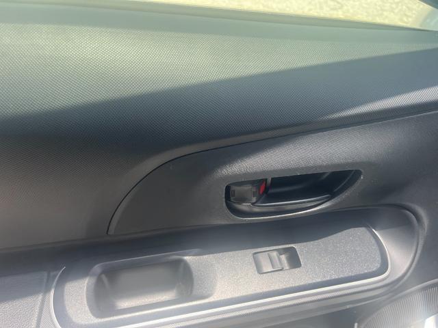 アクア 　キーレス　アイドリングストップ　電動格納ミラー　衝突安全ボディ　禁煙車　ＡＢＳＢｌｕｅｔｏｏｔｈ付き　バックカメラ（49枚目）