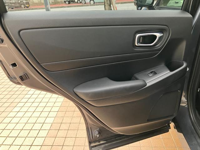 後部座席左ドア