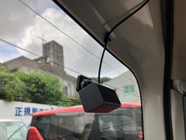 ドライブレコーダー前後に付いています