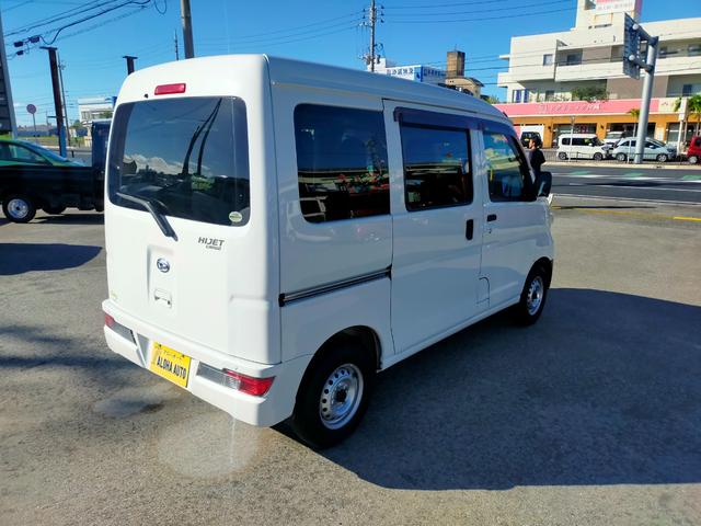 車内のクリーニングは、特に気を付けてやっています、中古車ですが、清潔感溢れる車にするために。