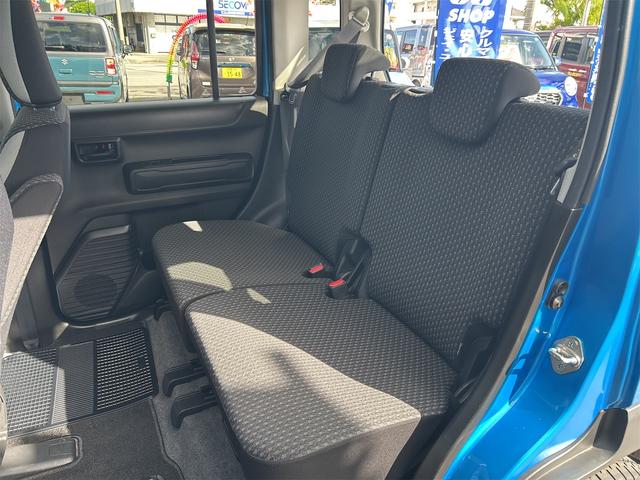 リアシートクリーニング済みです。足元ゆったりです。