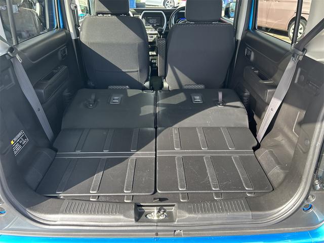 シート倒せば広く使えます。汚れにくい素材です。