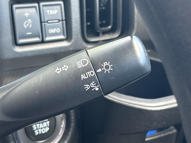 オートライト付き。暗くなると勝手にライトがつきます。