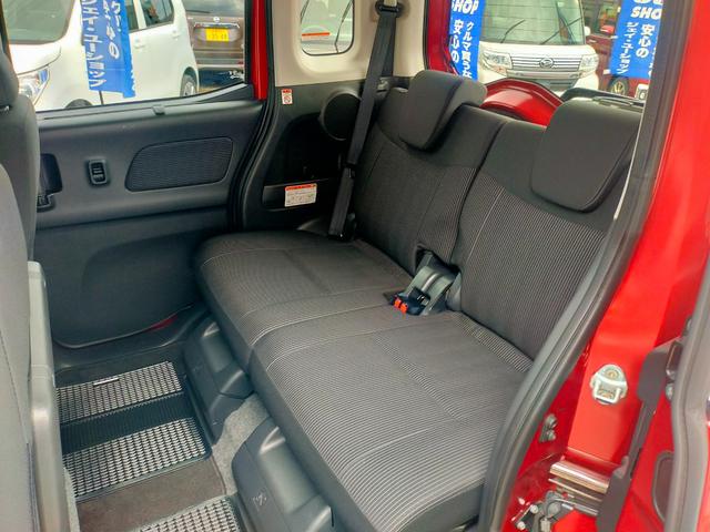 リアシートクリーニング済みです。足元ゆったりです。